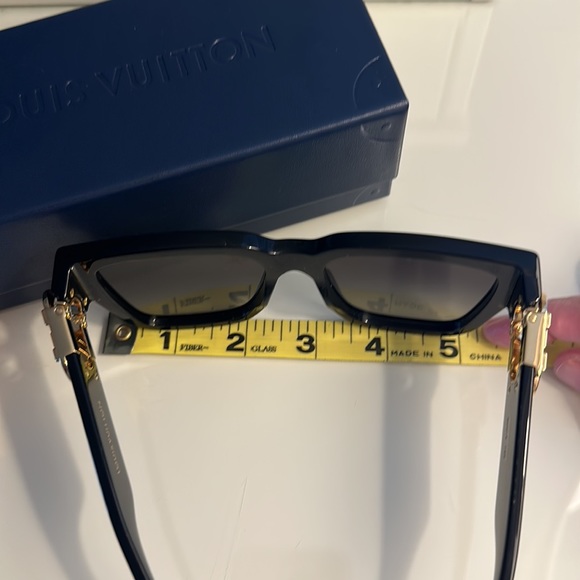 Louis Vuitton LINK PM SQUARE SUNGLASSES Authentic - Picture 9 of 15